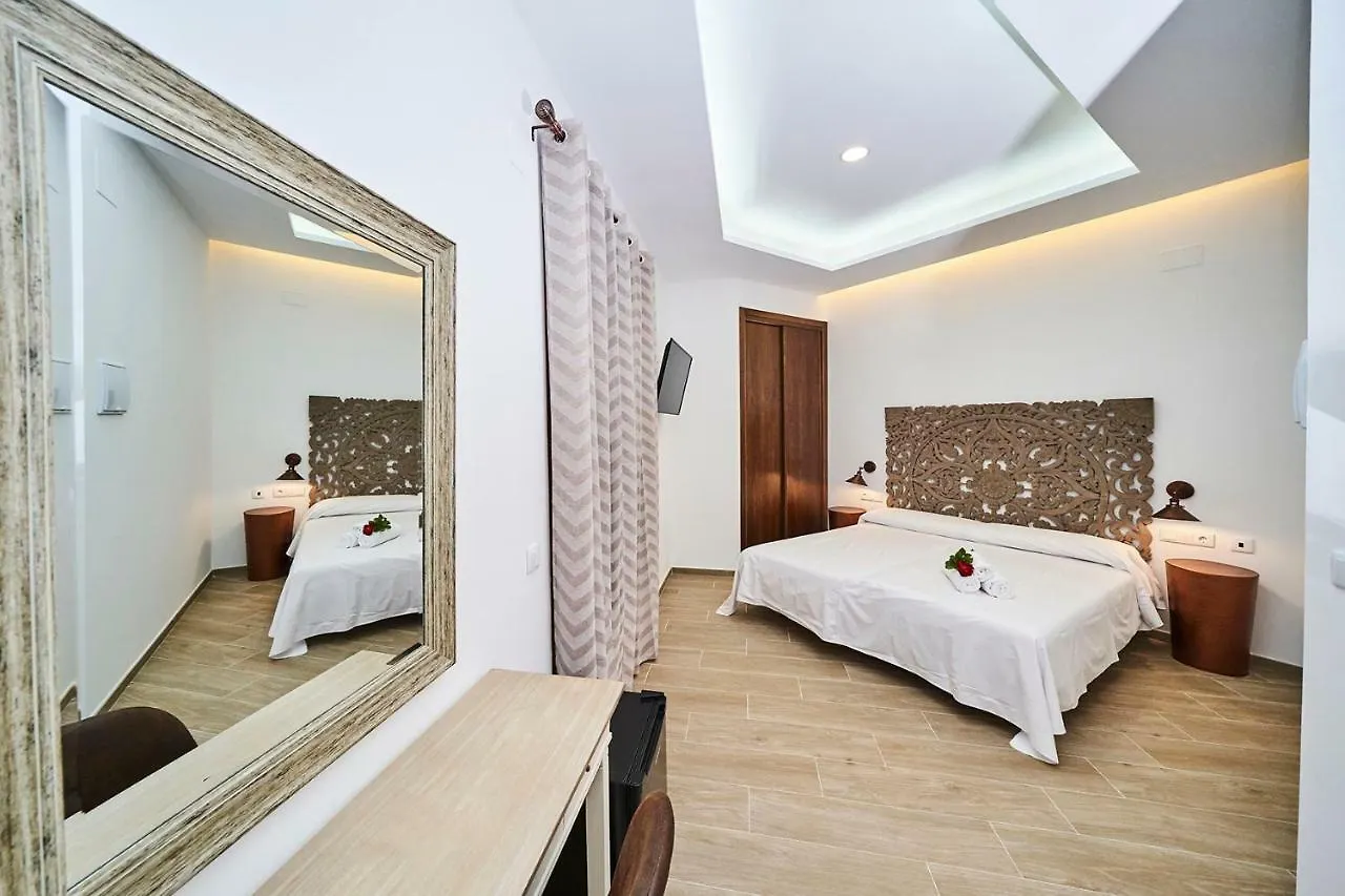 Hotel Bajamar Ancladero Playa Nerja 2*,